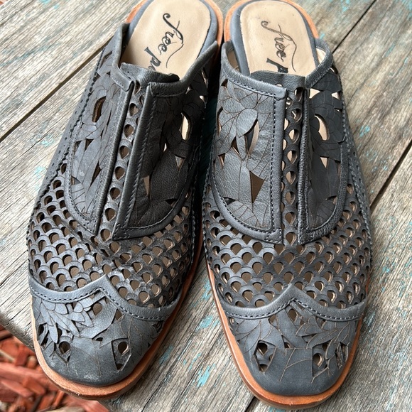 Free People size 37 Charcoal Leather Paramount Slip on Laser Cut Mules - Picture 4 of 9
